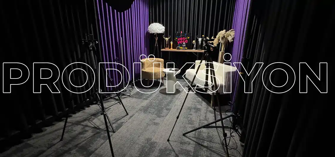 Mor tonlarda kamera, ışık, set, monitor, timeline ve sosyal medya video mockup'ları - Prodüksiyon Hizmetleri